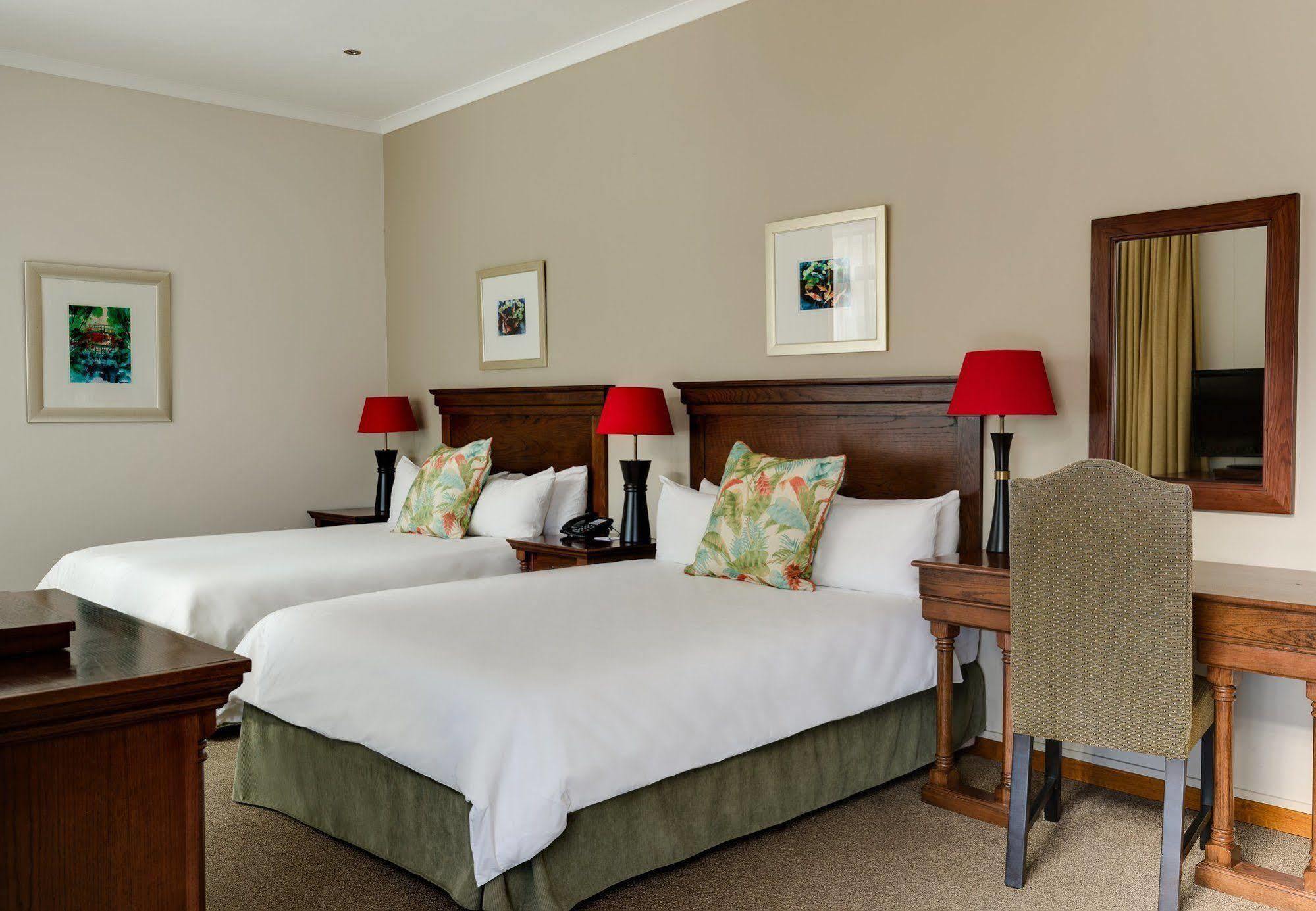 Protea Hotel By Marriott George King George Exterior foto